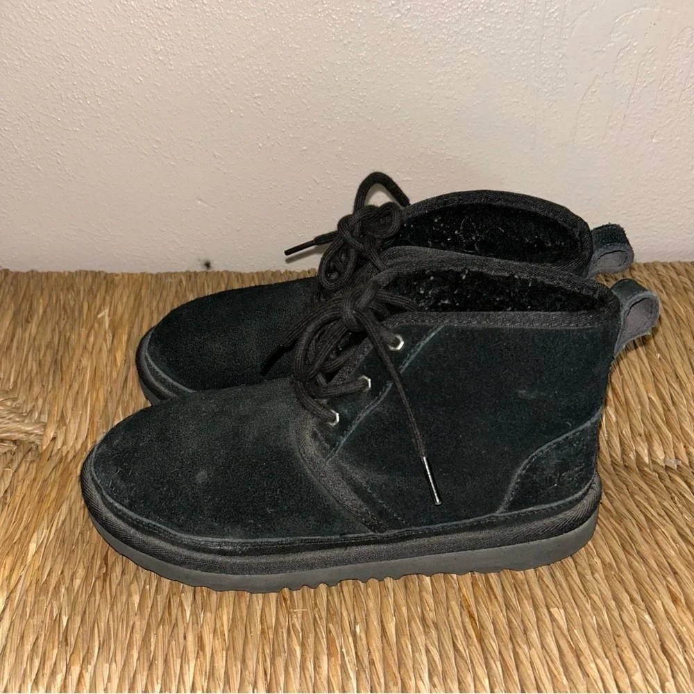 UGG Kids Black chucka Suede Boots